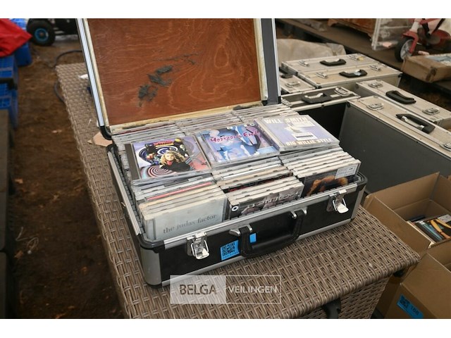 Flightcase met cd's - afbeelding 1 van  4