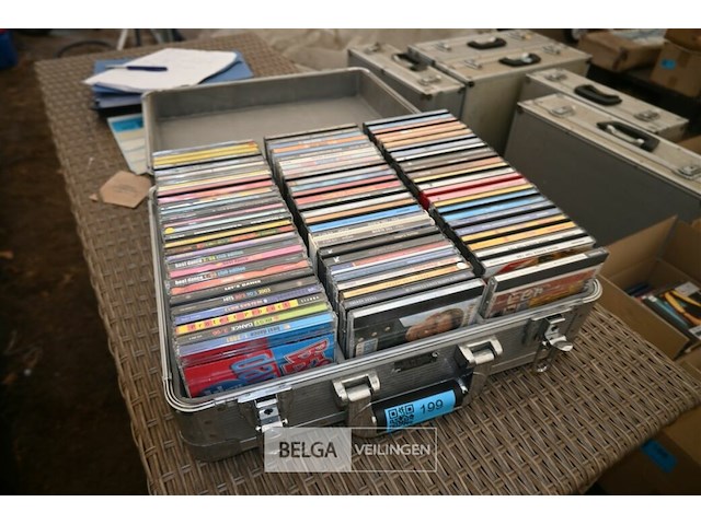 Flightcase met cd's - afbeelding 1 van  4