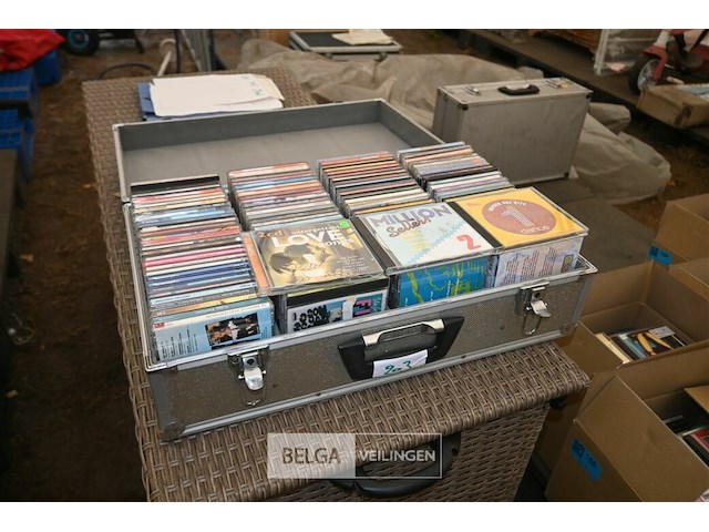 Flightcase met cd's - afbeelding 1 van  4