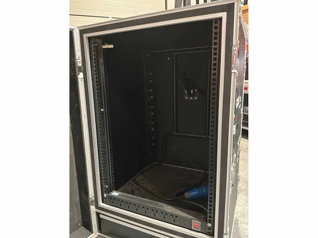 Flightcase met rack - afbeelding 3 van  8