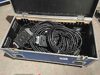 Flightcase met stroomkabels