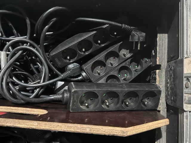 Flightcase met verlengkabels - afbeelding 3 van  6
