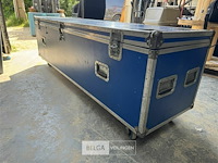 Flightcase op wielen met inhoud - afbeelding 1 van  5