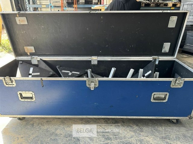 Flightcase op wielen met inhoud - afbeelding 2 van  5