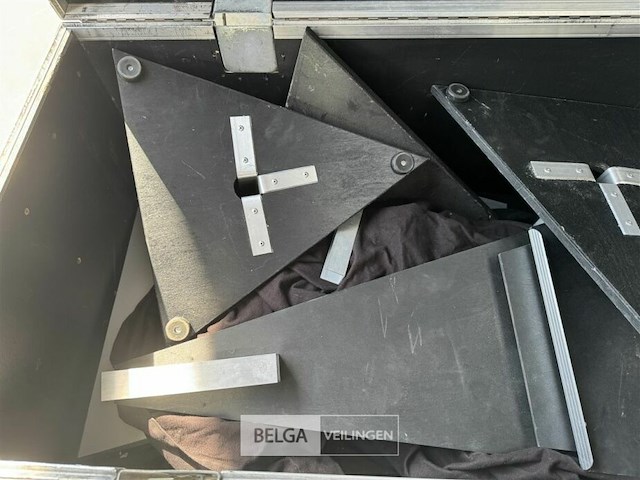 Flightcase op wielen met inhoud - afbeelding 3 van  5