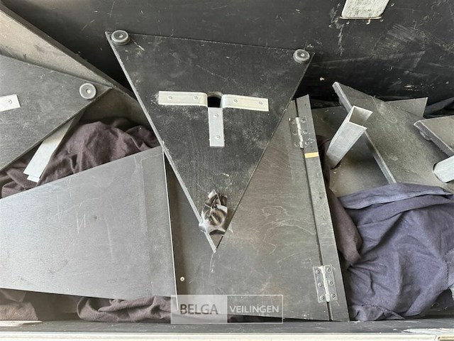 Flightcase op wielen met inhoud - afbeelding 4 van  5