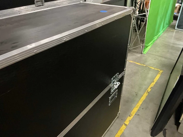 Flightcase voor grote beeldschermen - afbeelding 3 van  4