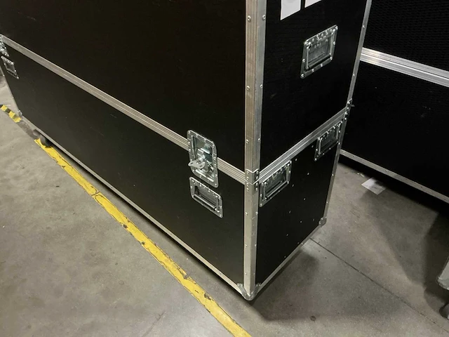 Flightcase voor grote beeldschermen - afbeelding 3 van  4