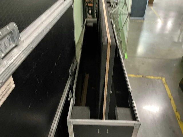 Flightcase voor schermen van 75 inch en groter - afbeelding 2 van  5