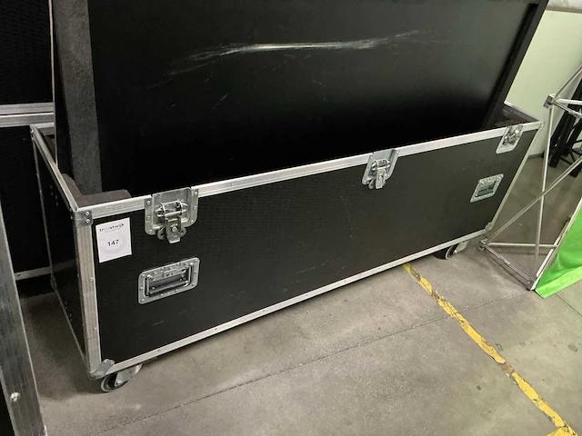 Flightcase voor schermen van 75 inch en groter - afbeelding 1 van  5