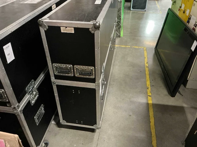 Flightcase voor schermen van 75 inch en groter - afbeelding 5 van  5