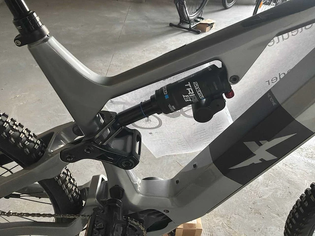 Focarini nerone elektrische mountainbike ongebruikt - afbeelding 9 van  11