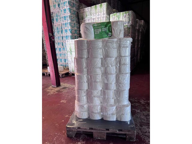 Focus - halve pallet horeca rol - handdoekrol - poetspapier - poetsrol - schoonmaakpapier - overig hygiene uitrusting - afbeelding 1 van  3