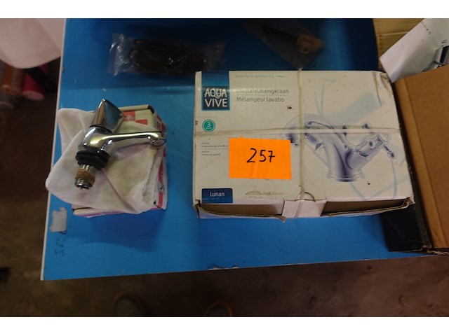 Fonteinkraan, wastafelkraan en keukenkraan - afbeelding 1 van  4