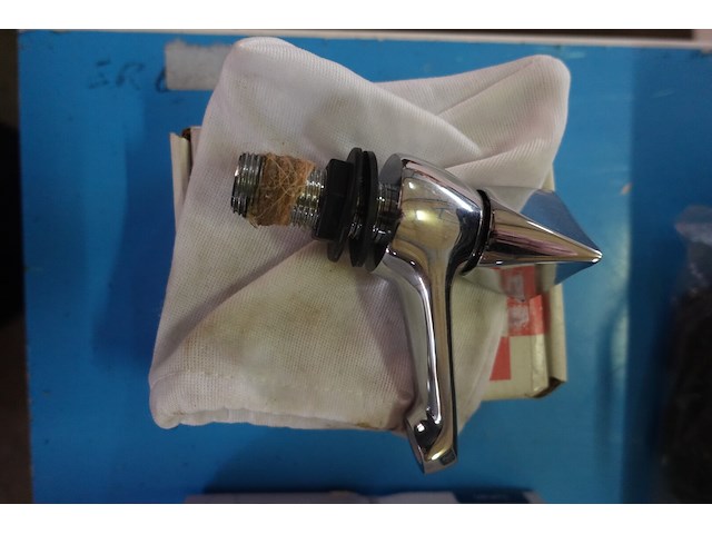 Fonteinkraan, wastafelkraan en keukenkraan - afbeelding 3 van  4