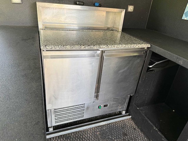 Foodtruck - citroën - hy - oldtimer - afbeelding 12 van  12