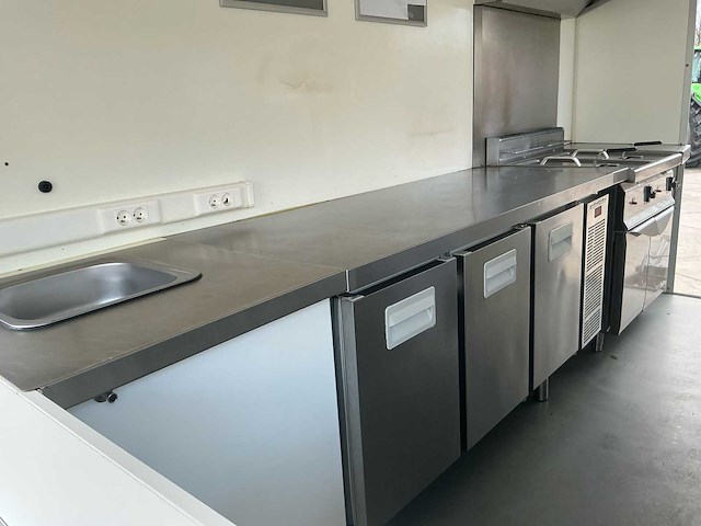 Foodtruck b3500 niewiadow - afbeelding 8 van  30