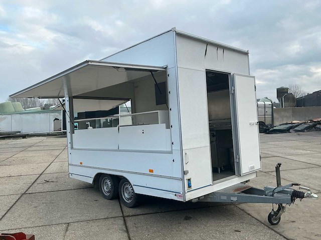 Foodtruck b3500 niewiadow - afbeelding 1 van  30