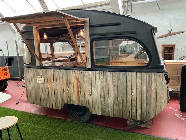 Foodtruck op ongeremde aanhangwagen - afbeelding 1 van  26