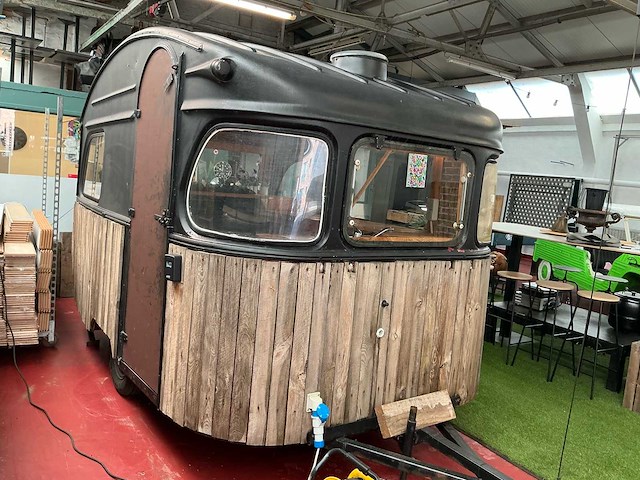 Foodtruck op ongeremde aanhangwagen - afbeelding 21 van  26