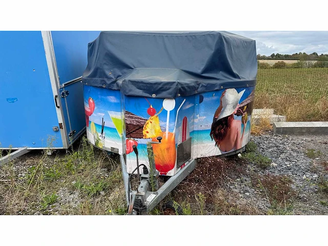 Foodtruck trailer bar parasol - afbeelding 3 van  10