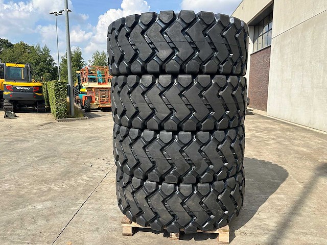 Forcestone - 2026 - 20.5-25 - wielladerbanden - afbeelding 4 van  9