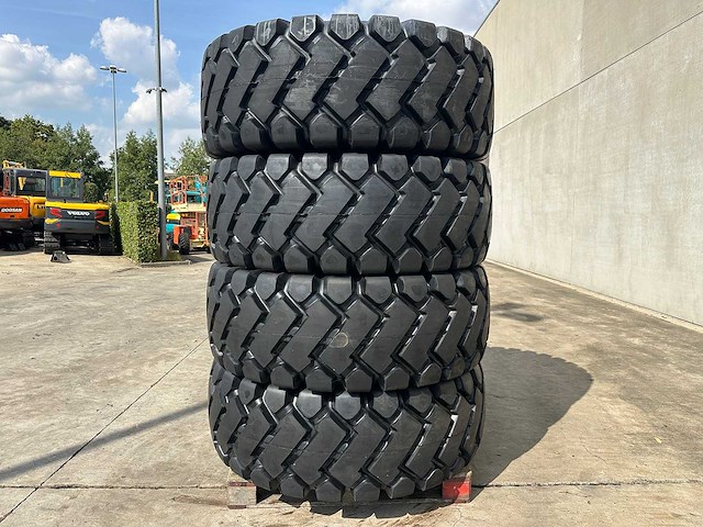 Forcestone - 2026 - 23.5-25 - wielladerbanden - afbeelding 4 van  8
