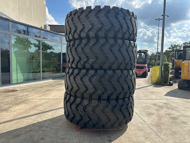 Forcestone - 2026 - 26.5-25 - wielladerbanden - afbeelding 2 van  9