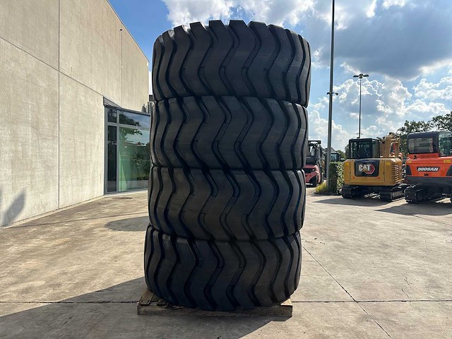 Forcestone - 2026 - 29.5-25 - wielladerbanden - afbeelding 2 van  9