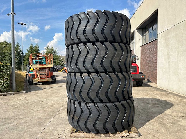 Forcestone - 2026 - 29.5-25 - wielladerbanden - afbeelding 4 van  9