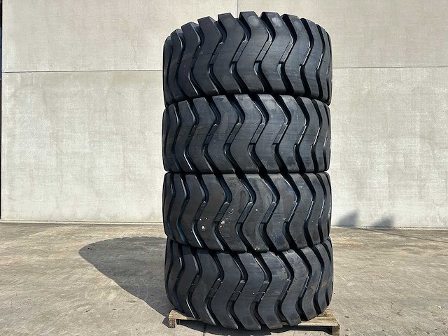 Forcestone - 2026 - 29.5-25 - wielladerbanden - afbeelding 1 van  9