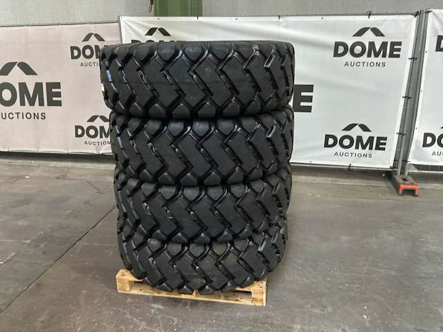 Forcestone e-3/l-3 band voor wiellader (4x) - afbeelding 1 van  11