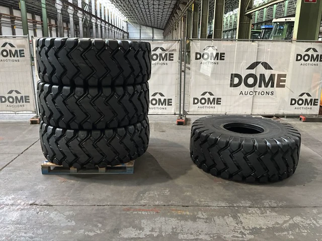 Forcestone e-3/l-3 band voor wiellader (4x) - afbeelding 1 van  10