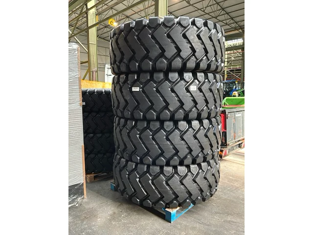 Forcestone e-3/l-3 band voor wiellader (4x) - afbeelding 3 van  10
