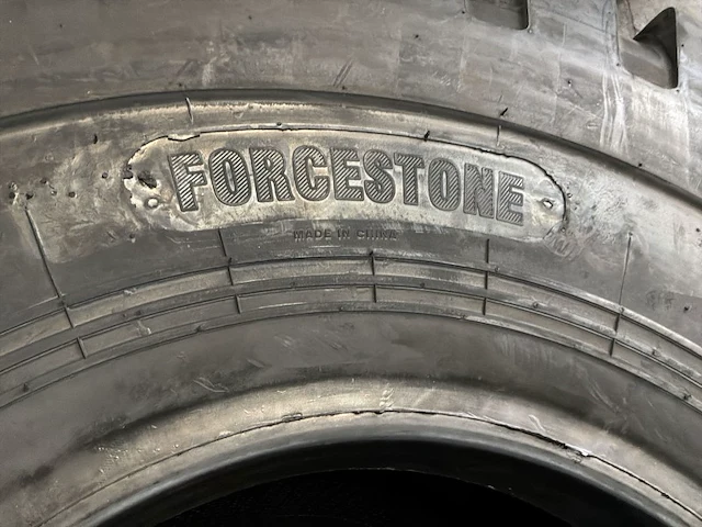 Forcestone e-3/l-3 band voor wiellader (4x) - afbeelding 7 van  10