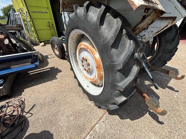 Ford - 1975 - 4000 6-y - oldtimer tractor - afbeelding 2 van  25