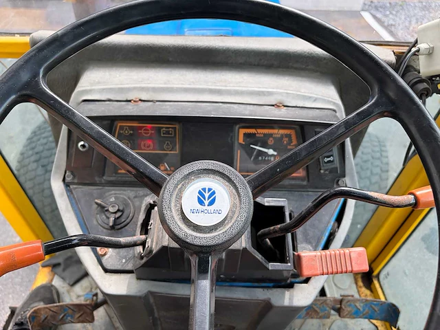Ford - 1995 - 1920sss - vierwielaangedreven landbouwtractor - afbeelding 4 van  14