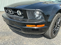 Ford - 2005 - mustang - v6 - personenauto - afbeelding 27 van  33