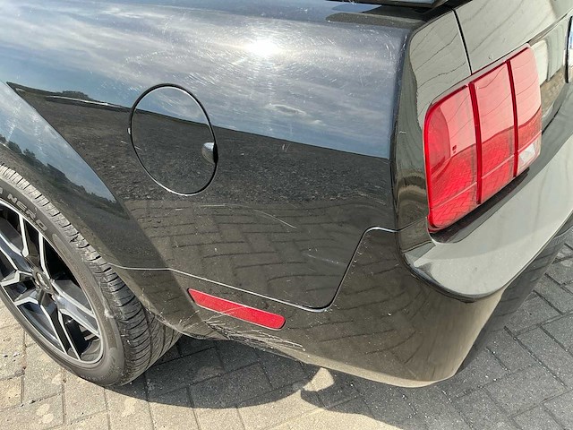 Ford - 2005 - mustang - v6 - personenauto - afbeelding 31 van  33