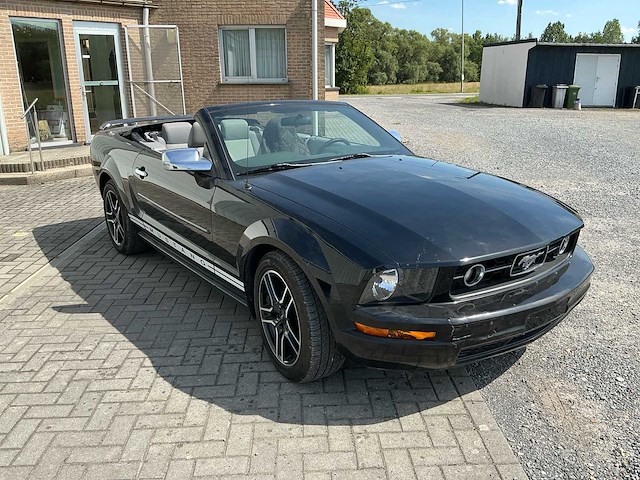 Ford - 2005 - mustang - v6 - personenauto - afbeelding 7 van  33