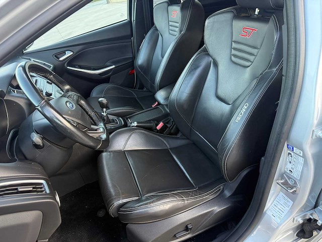Ford - 2015 - focus st - st - personenauto - afbeelding 20 van  35