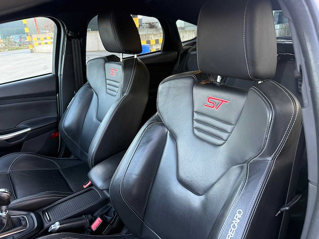 Ford - 2015 - focus st - st - personenauto - afbeelding 19 van  35