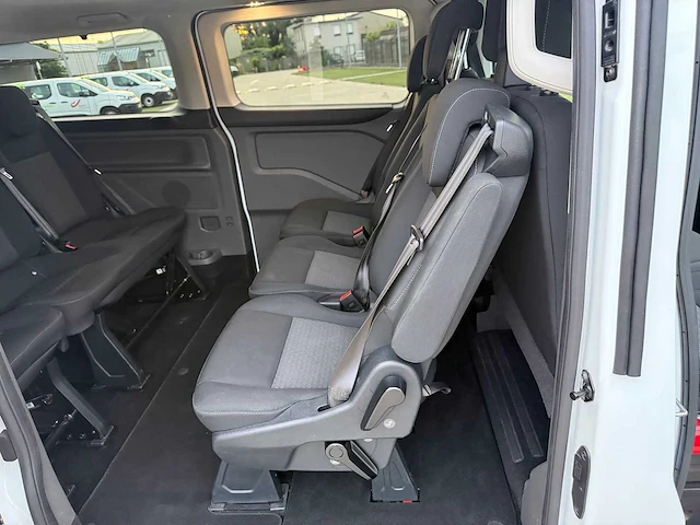Ford - 2022 - tourneo custom - minibus - personenauto - afbeelding 31 van  33