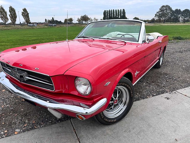 Ford - cabriolet - mustang - oldtimer - afbeelding 6 van  46