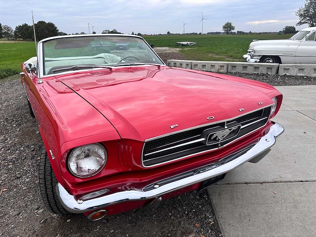 Ford - cabriolet - mustang - oldtimer - afbeelding 9 van  46