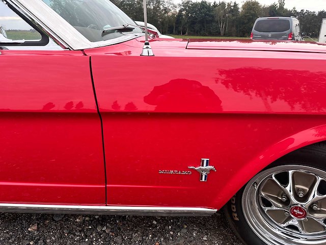Ford - cabriolet - mustang - oldtimer - afbeelding 25 van  46