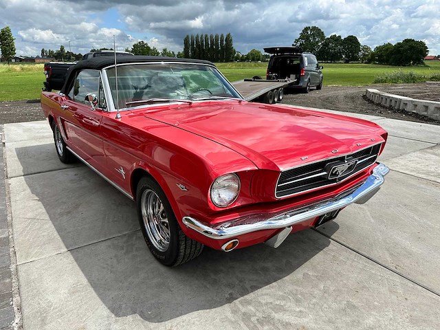 Ford - cabriolet - mustang - oldtimer - afbeelding 23 van  46