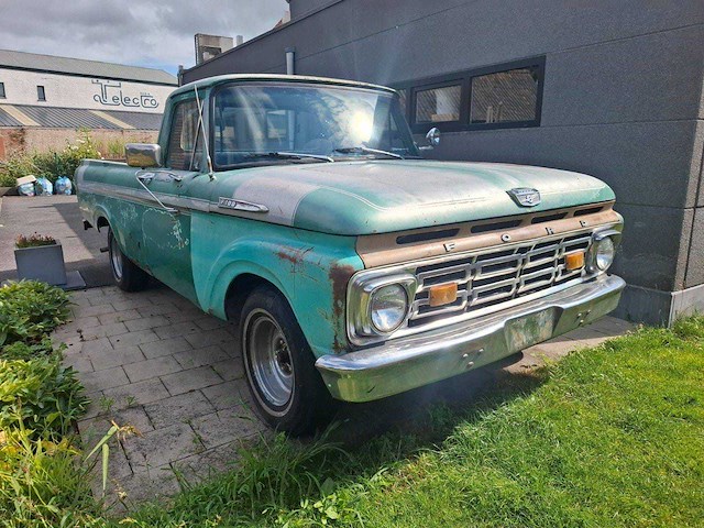 Ford - f-100 - pickup - oldtimer - afbeelding 1 van  11