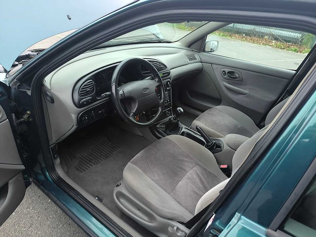 Ford - mondeo – diesel – 1998 – 164.341 km – manueel - afbeelding 9 van  23