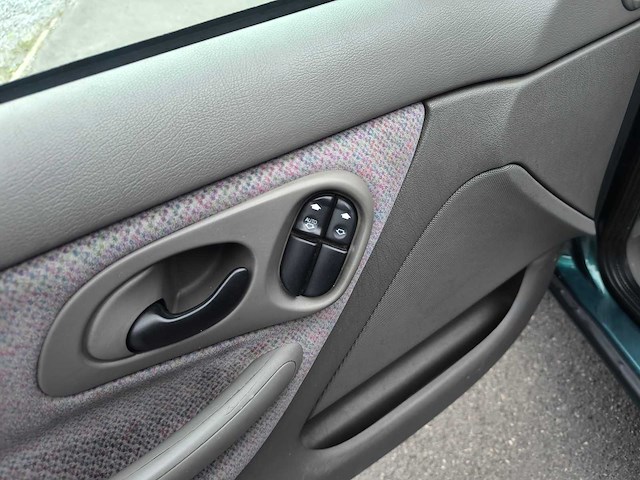 Ford - mondeo – diesel – 1998 – 164.341 km – manueel - afbeelding 10 van  23